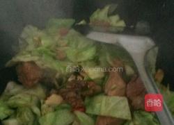排骨酸菜炒包菜的做法图解3