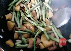 土豆豆角炒肉的做法图解7