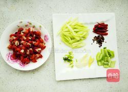 西芹炒虾尾的做法图解1