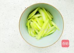 西芹炒虾尾的做法图解3