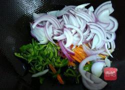 洋葱炒鹅杂的做法图解2