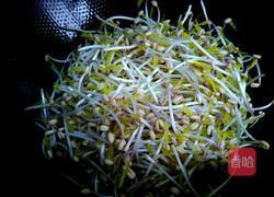 炝炒绿豆芽的做法图解3