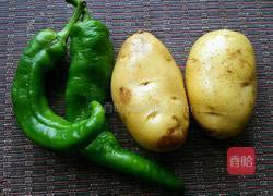 青椒土豆丝的做法图解1