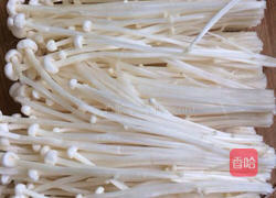 煎五花肉金针菇卷的做法图解2