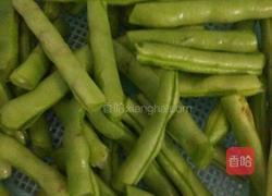 肉末炒四季豆的做法图解1