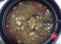 银耳莲子百合粥的做法图解6
