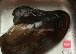 腊肉河蚌菌王汤的做法图解1
