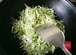 素甘蓝炒粉的做法图解4