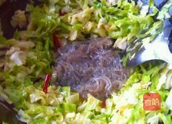 包菜炒粉条的做法图解6