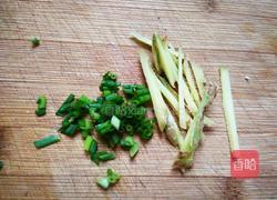 姜丝可乐鸡翅的做法图解3