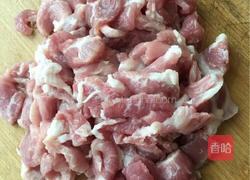 泡椒酸豆角炒肉片的做法图解2