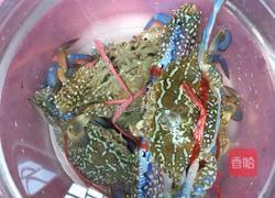 姜葱炒蟹的做法图解1