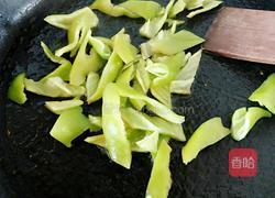 尖椒炒火腿的做法图解3
