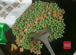 豌豆炒火腿的做法图解7