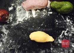 双鱼戏花的做法图解2