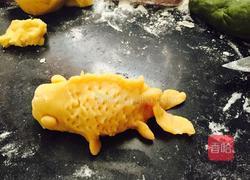 双鱼戏花的做法图解7