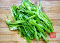 青椒炒胡萝卜丝的做法图解3