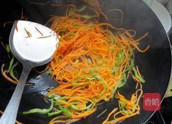 青椒炒胡萝卜丝的做法图解6