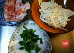 五花肉炒鸡腿菇的做法图解2