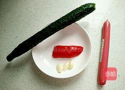 黄瓜炒火腿肠的做法图解1