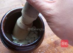 蒜蓉凉拌黄瓜皮蛋的做法图解4