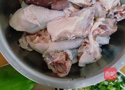 青椒童子鸡的做法图解1