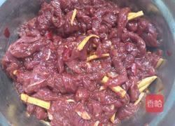 仔姜炒黄牛肉丝的做法图解2