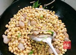 猪肉焖黄豆的做法图解4