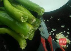 酿辣椒的做法图解1