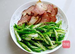 尖辣椒炒酱肉的做法图解1