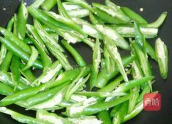 尖辣椒炒酱肉的做法图解2