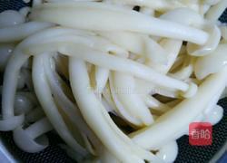 蘑菇炒肉丝的做法图解1