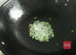 豌豆炒腊肠的做法图解5