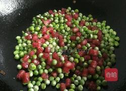 豌豆炒腊肠的做法图解7