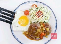 咖喱牛肉汉堡伴卷心菜沙拉的做法图解6