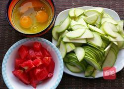 西葫芦炒鸡蛋的做法图解2