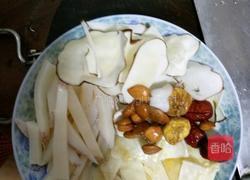 响螺花胶海底椰汤的做法图解1