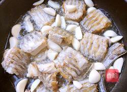 蒜香烧带鱼的做法图解6
