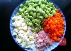 毛豆辣丁的做法图解1