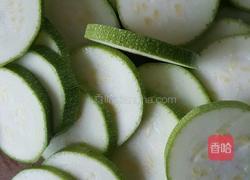 香煎孜然西葫芦的做法图解2