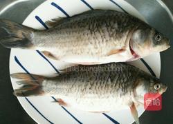 豆瓣鲫鱼的做法图解1