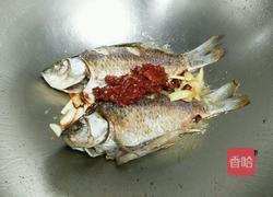 豆瓣鲫鱼的做法图解5
