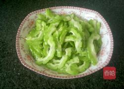 苦瓜煎蛋的做法图解2