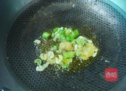 土豆炖鸡块的做法图解3