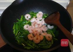 韭菜花炒虾仁的做法图解4