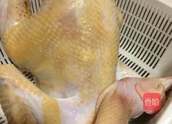 香辣黄闷鸡的做法图解1