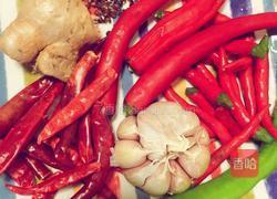 香辣黄闷鸡的做法图解2