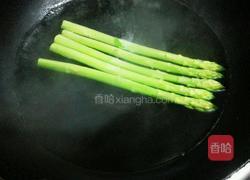 鸭蛋芦笋卷的做法图解3