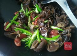 腊肠尖椒炒木耳的做法图解7