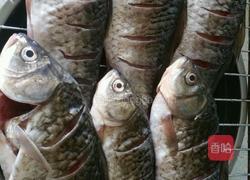 香酥鲫鱼的做法图解2